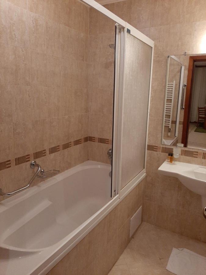 Free Spa В Св. Иван Рилски - Сладък Дом Сред Лукс Bansko Buitenkant foto